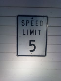 Street sign 5 mph