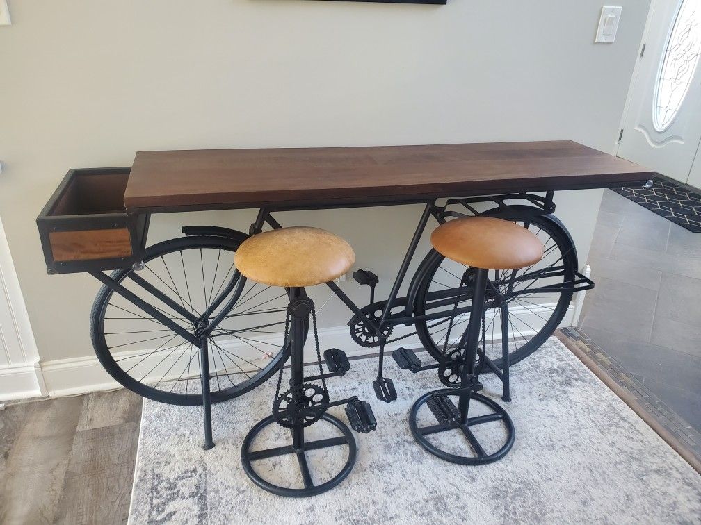 Vintage Bike Tsble And Stools