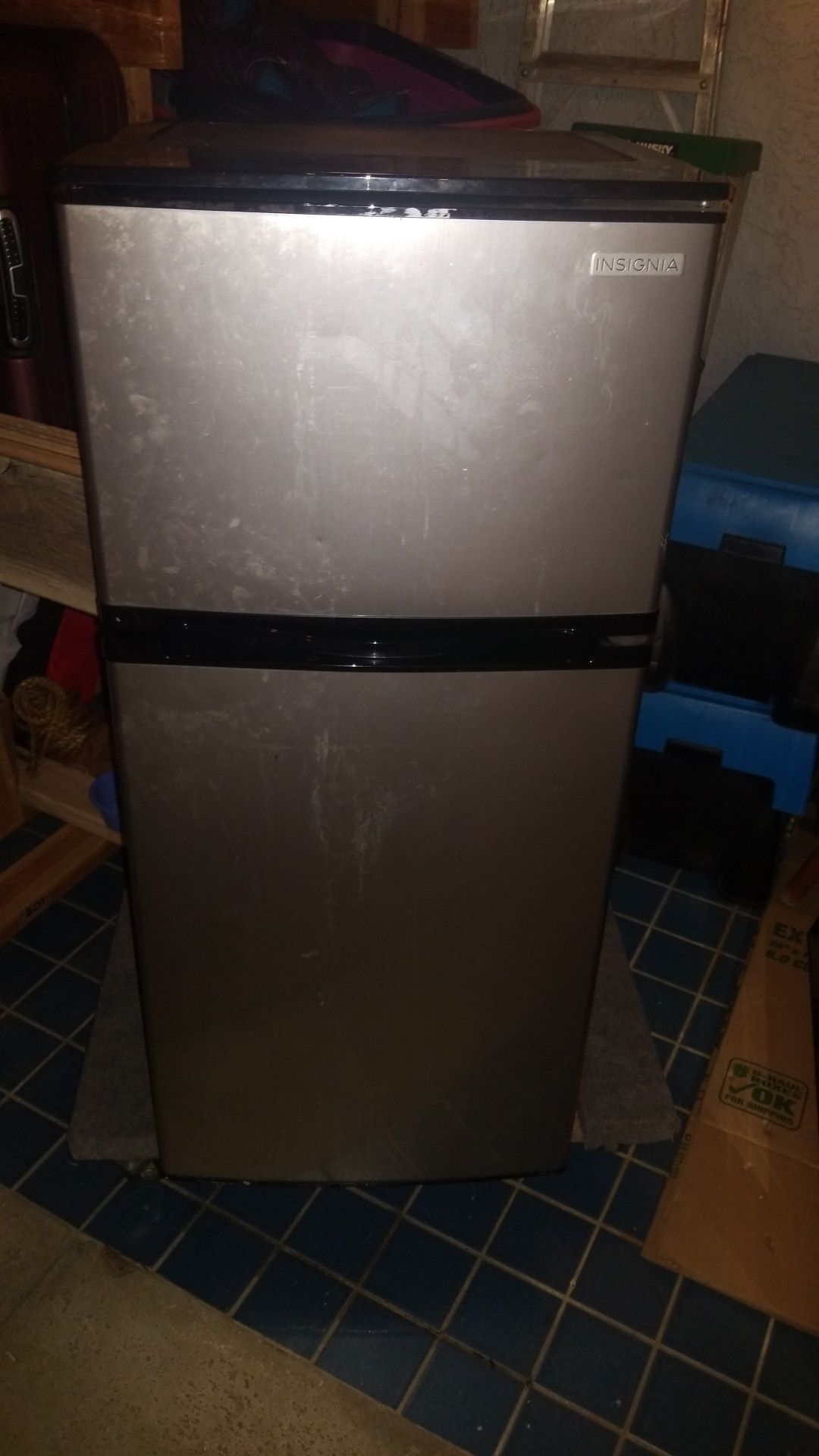 insignia refrigerator-freezer