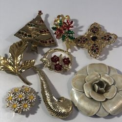 A Lot Of 8 Christmas, Costume, Vintage Brooches