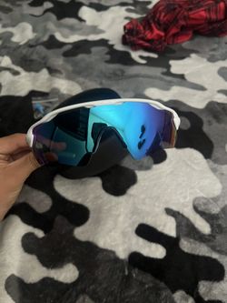 Oakly sunglasses (READ DESCRIPTION)