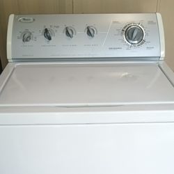 REALLY NICE WHIRLPOOLOCK NO COMPUTER WASHING MACHINE