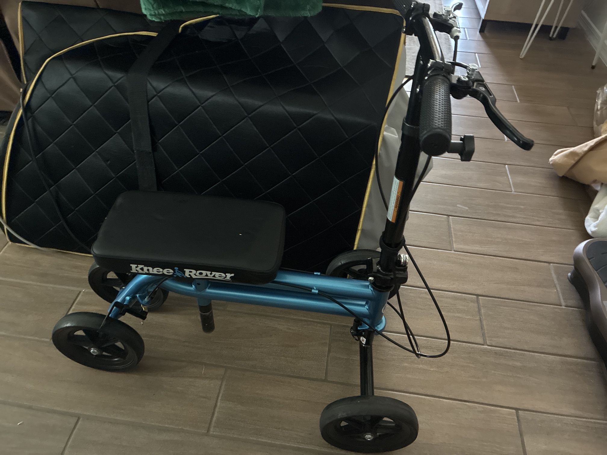 Knee scooter