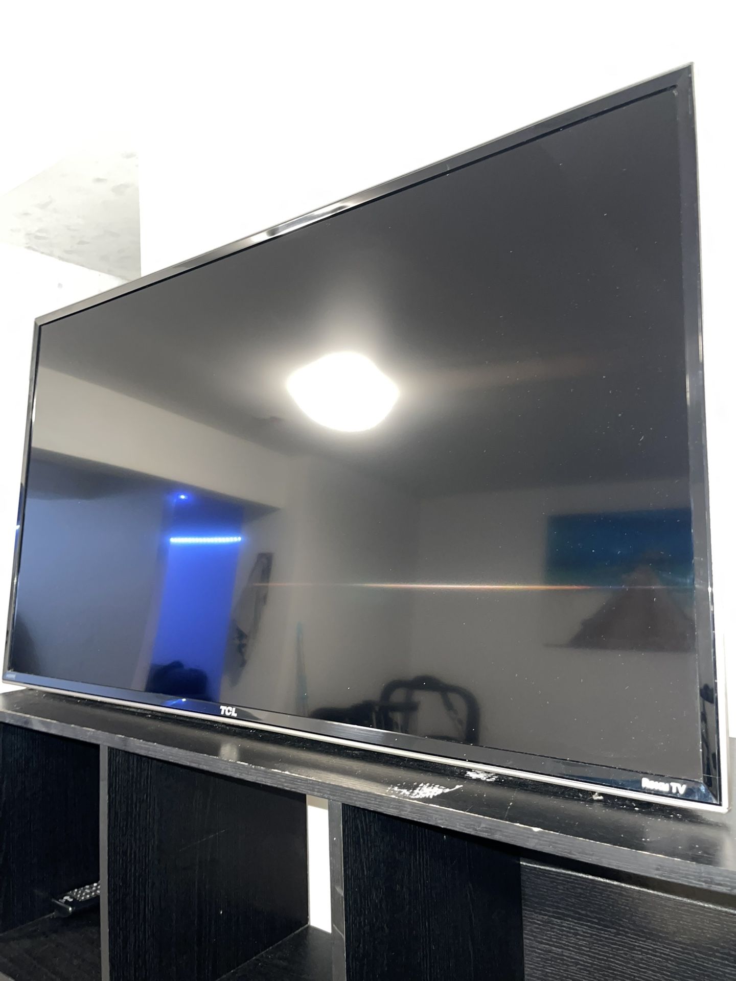 TCL 36” Roku Smart TV with Wall Mount – Great Condition!