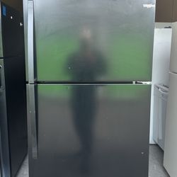 Whirlpool refrigerator in excellent condition🧊