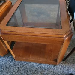 1 Oak & Glass End Table $10