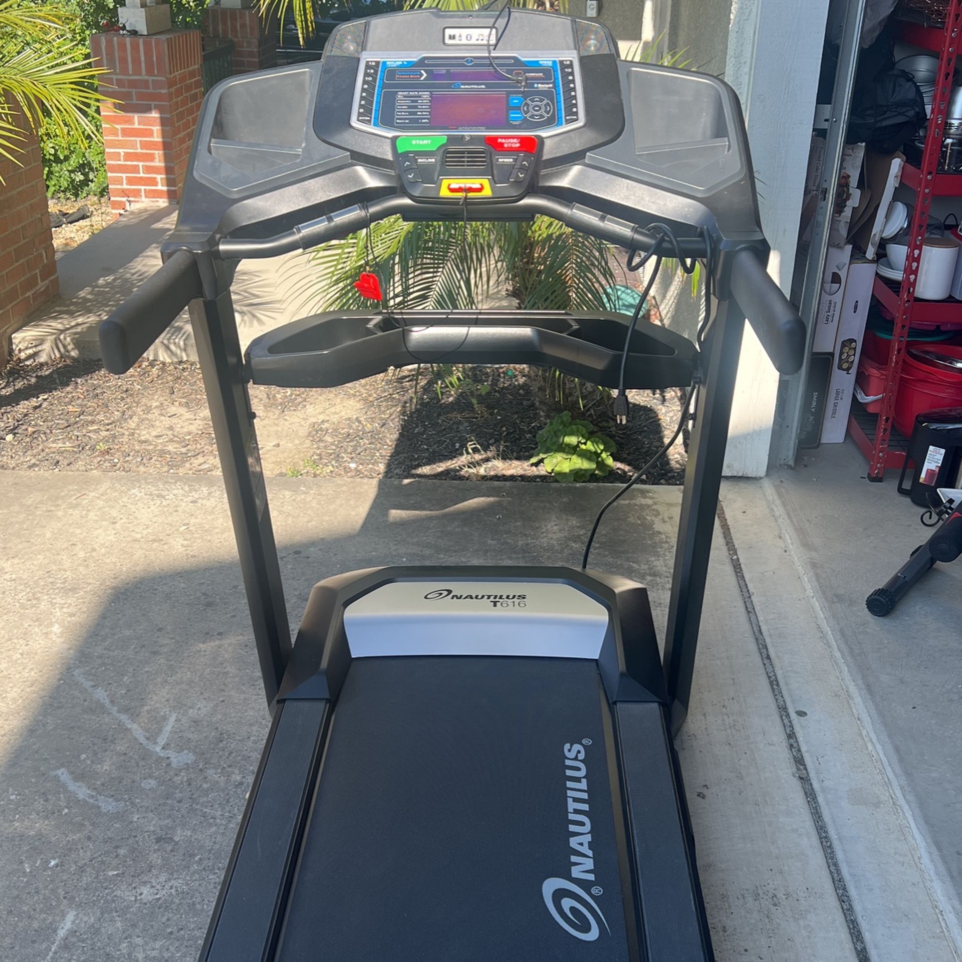 Nautilus T616 Treadmill