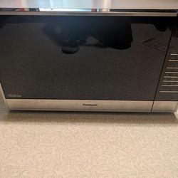 Panasonic NN-SN975S 2.2 Cu Ft Inverter Microwave – 1250W – Stainless – Works Great