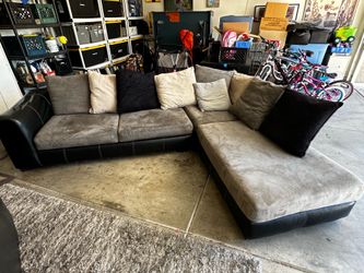Large Gray Sectional Couch with Chaise – Good Condition