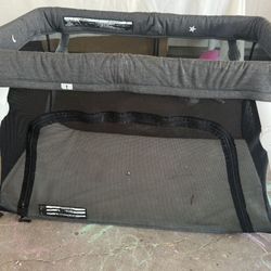 Guava Travel Light Weight Portable Crib With Zipper Door 