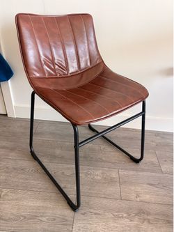 Brown faux leather chair (2x)