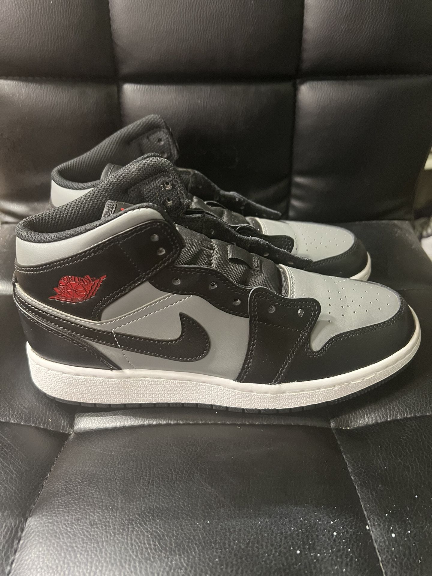 Jordan 1 Mid Red Shadow Size 5.5y For Sale