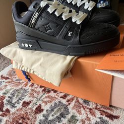 Black Louis Vuitton Desinger Shoes Size 9