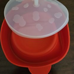 Silicone microwave Popcorn Popper, new, never used, Collapses for storage $5.00