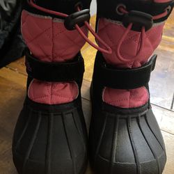 Girls Snow Boots Totes Like New Size 9