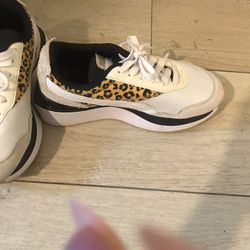 Puma Sneakers Size 4 Youth