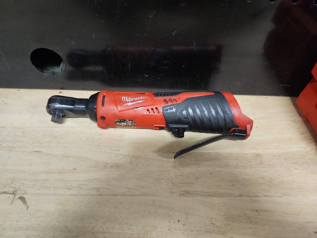 Milwaukee
M12 12V Lithium-Ion Cordless 3/8 in. Ratchet (Tool-Only)