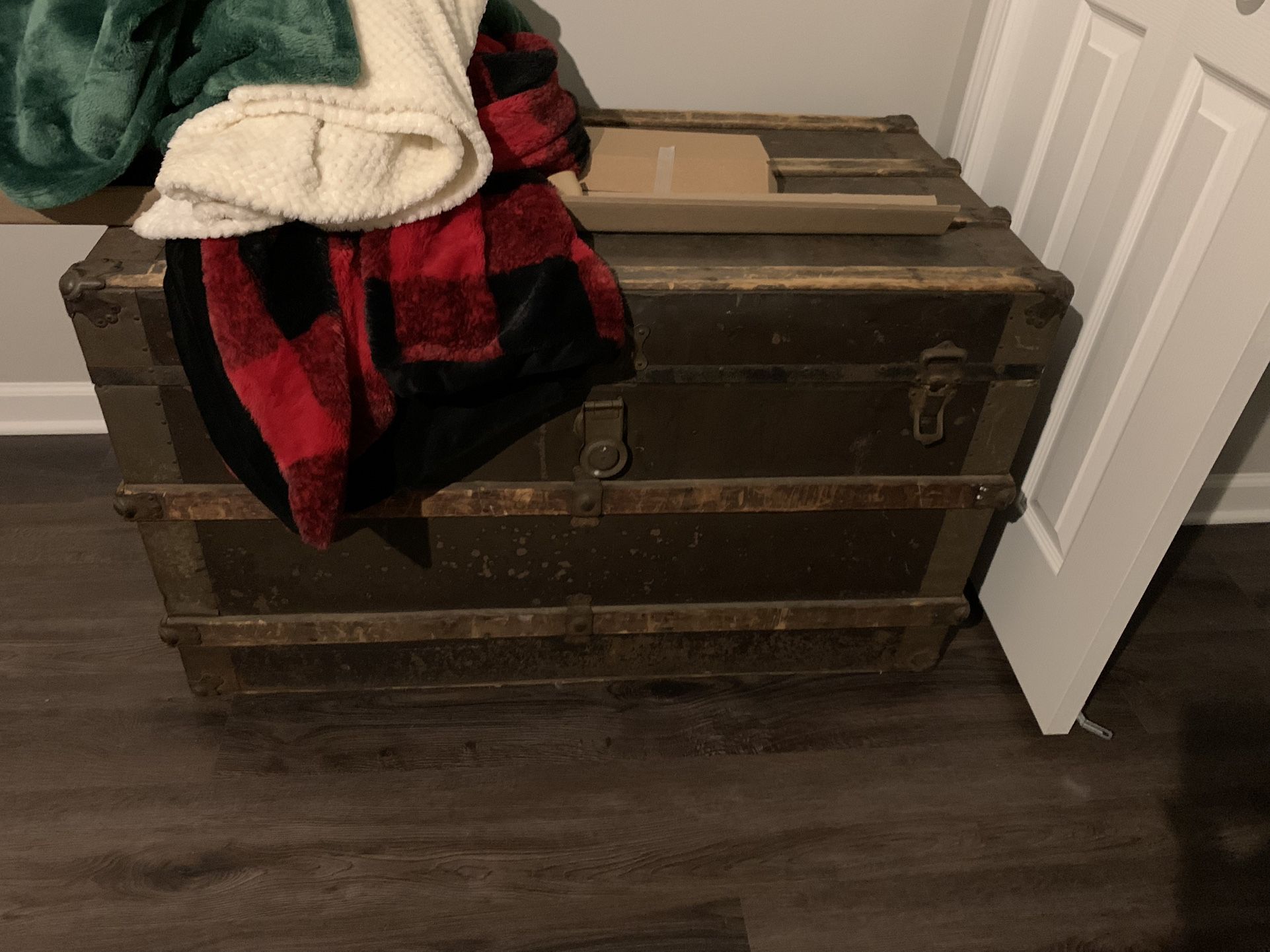 Antique Looking Trunk Offer
