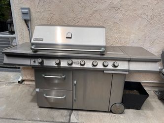 Gas grill
