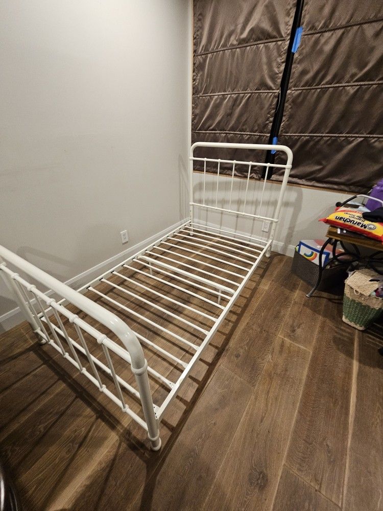 Twin Bed Set