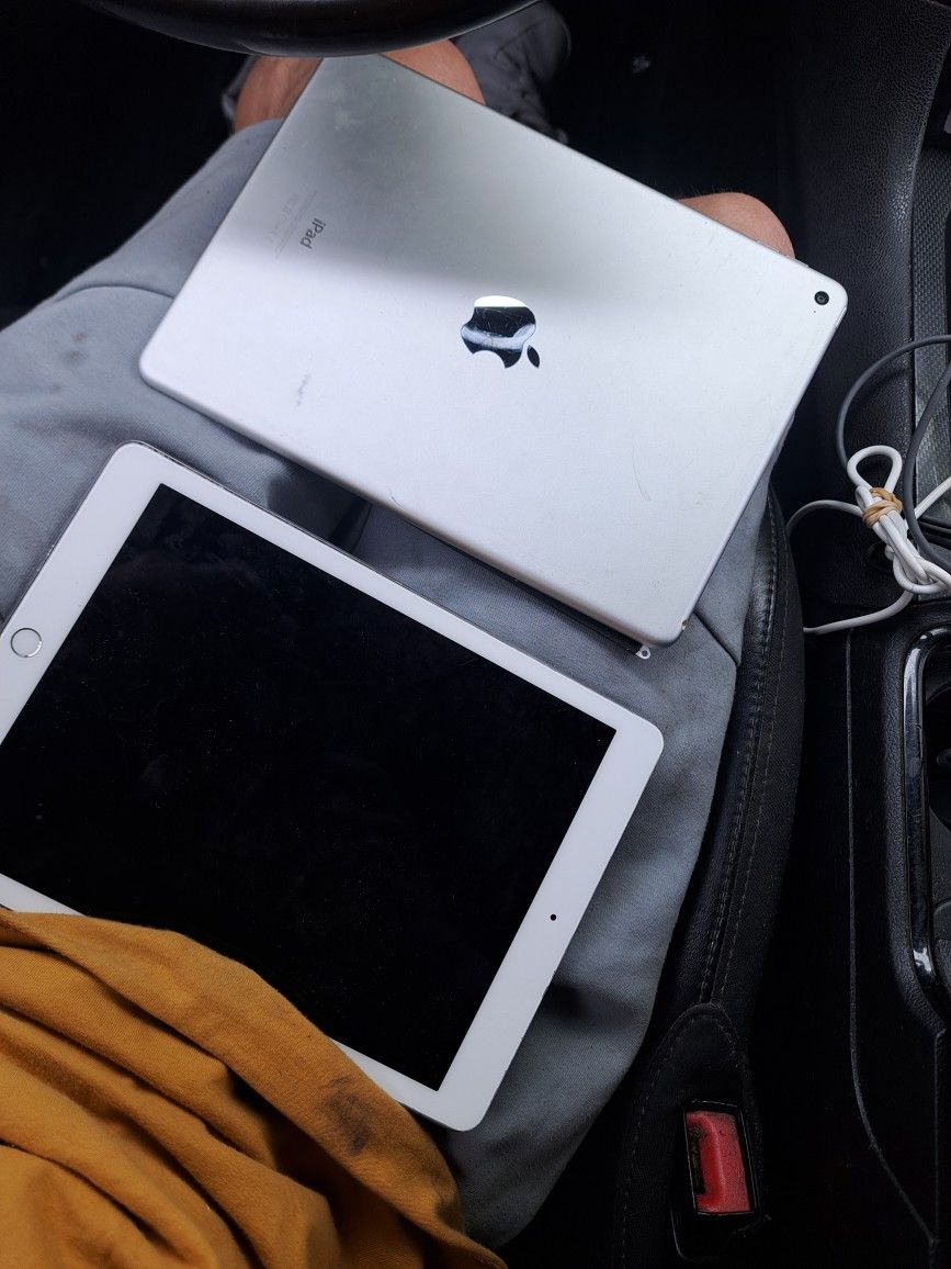 2 Apple Tablet (Parts)