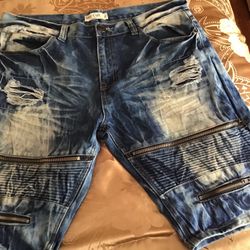 Men’s Distressed Shorts 36