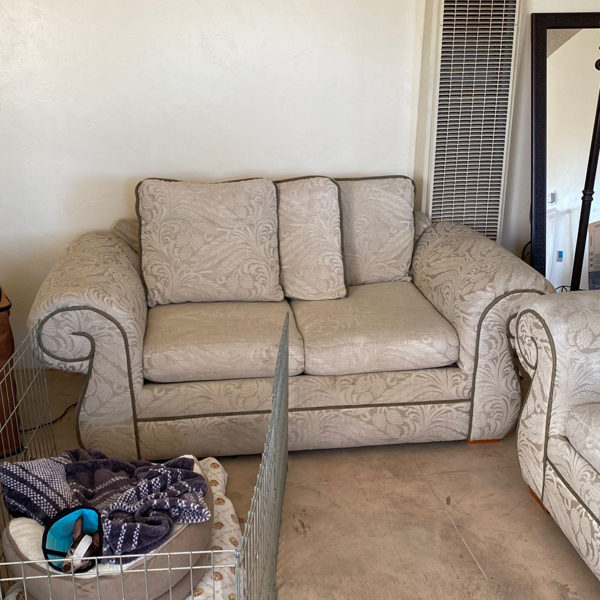Jeromes Couches