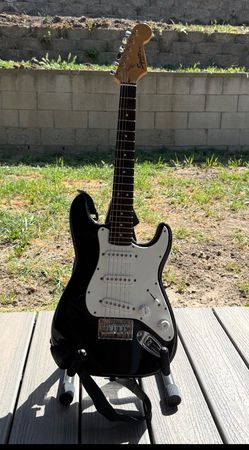 Fender Squire mini guitar