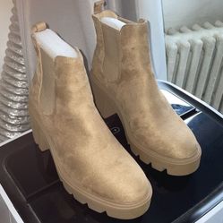 BRAND NEW REDTOP BOOTS TAN *SIZE 8*