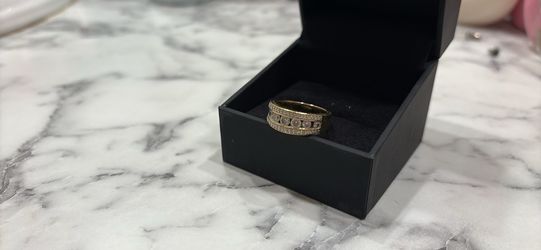 Women’s Engagement band in size 9