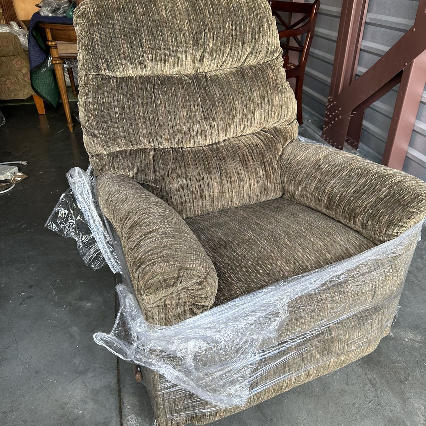 Green Fabric Recliner Chair. Good Condition