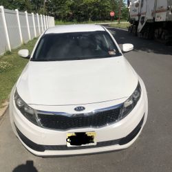 2011 Kia optima white