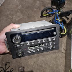 OEM 03-05 GM Chevy Truck Radio AmFM Cassette CD Player silverado gmc