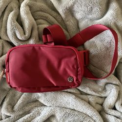 Lululemon Everywhere Belt Bag (Red)
