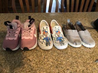 Size 9 Shoes 10.00 Each
