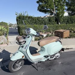 2024 Vespa Primavera Verde Pic Nic 333 miles!