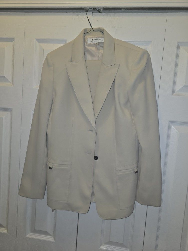 TAHARI 2PIECE PANT SUIT