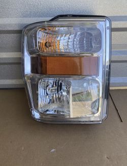 2008-2010 Ford F-Series Right Headlight OEM