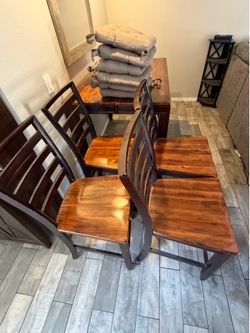 Dining room table (high top) w/ chairs