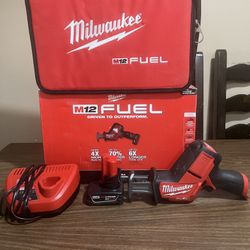 Milwaukee M12 Fuel Hackzall Reciprocating Saw Kit 