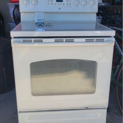 White GE  Electric Oven And Range