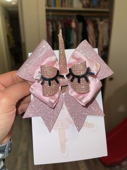Unicorn bow on vinyl - 4”