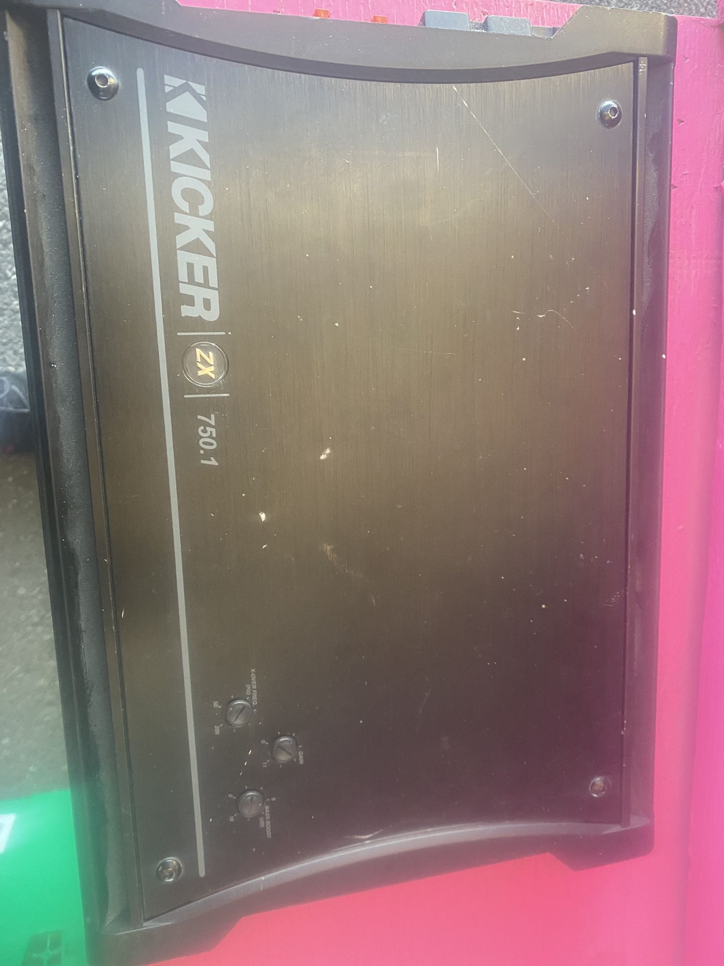 Kicker Amp