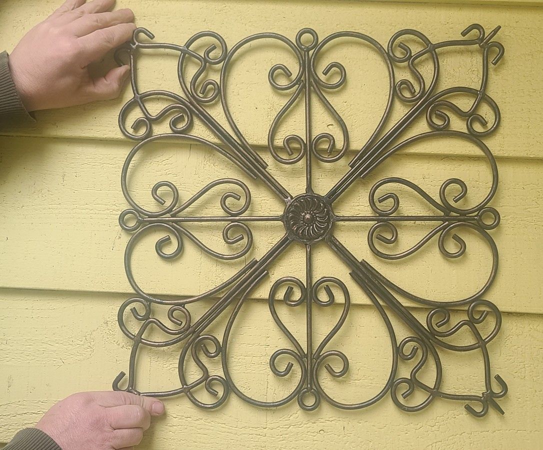 Beautiful Black Metal Hanging Yard Decor 