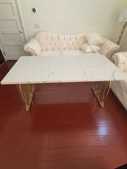 Dining table new $100