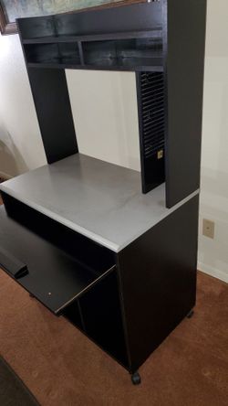 Computer desk