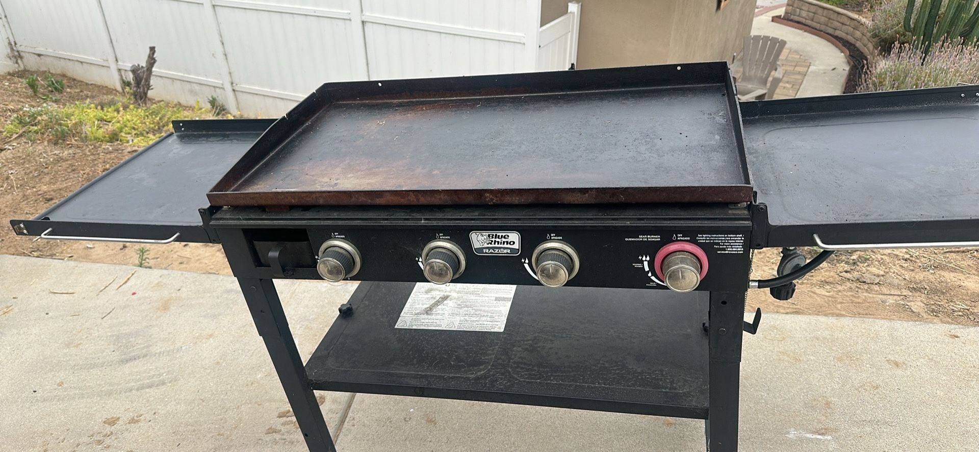 Blue Rhino Razor 4 -Burner Liquid propane Flat Top Grill