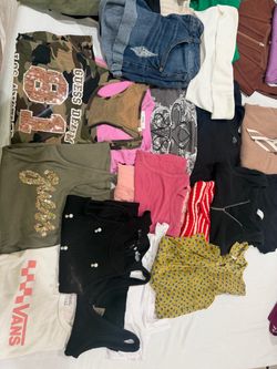 Women clothes size small and pants size 1