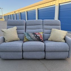 FREE DELIVERY 🚚🚛🚚 Beautiful Lazy Boy Recliner Couch