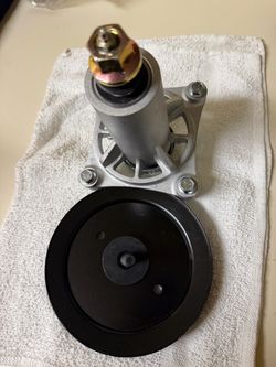 Lawn Mower Deck Spindle Assembly with Pulley